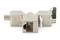Un connecteur RJ45 métallique avec boîtier blindé et vis moletée pour une connexion sécurisée des câbles réseau.