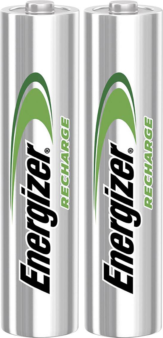 Deux piles rechargeables AA d'Energizer avec une impression verte et noire sur un fond argenté.