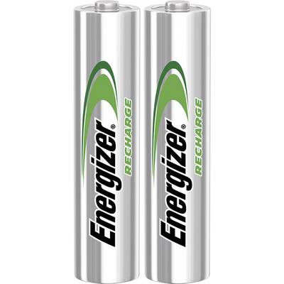 Deux piles rechargeables AA d'Energizer avec une impression verte et noire sur un fond argenté.