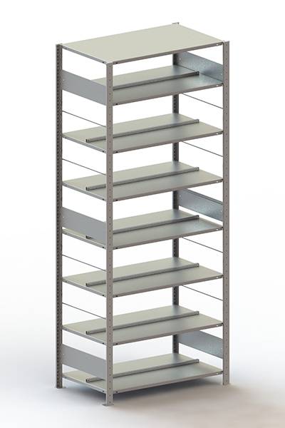 Une étagère haute en métal avec sept tablettes réglables, adaptée au rangement d'objets dans des entrepôts ou des environnements de bureau.