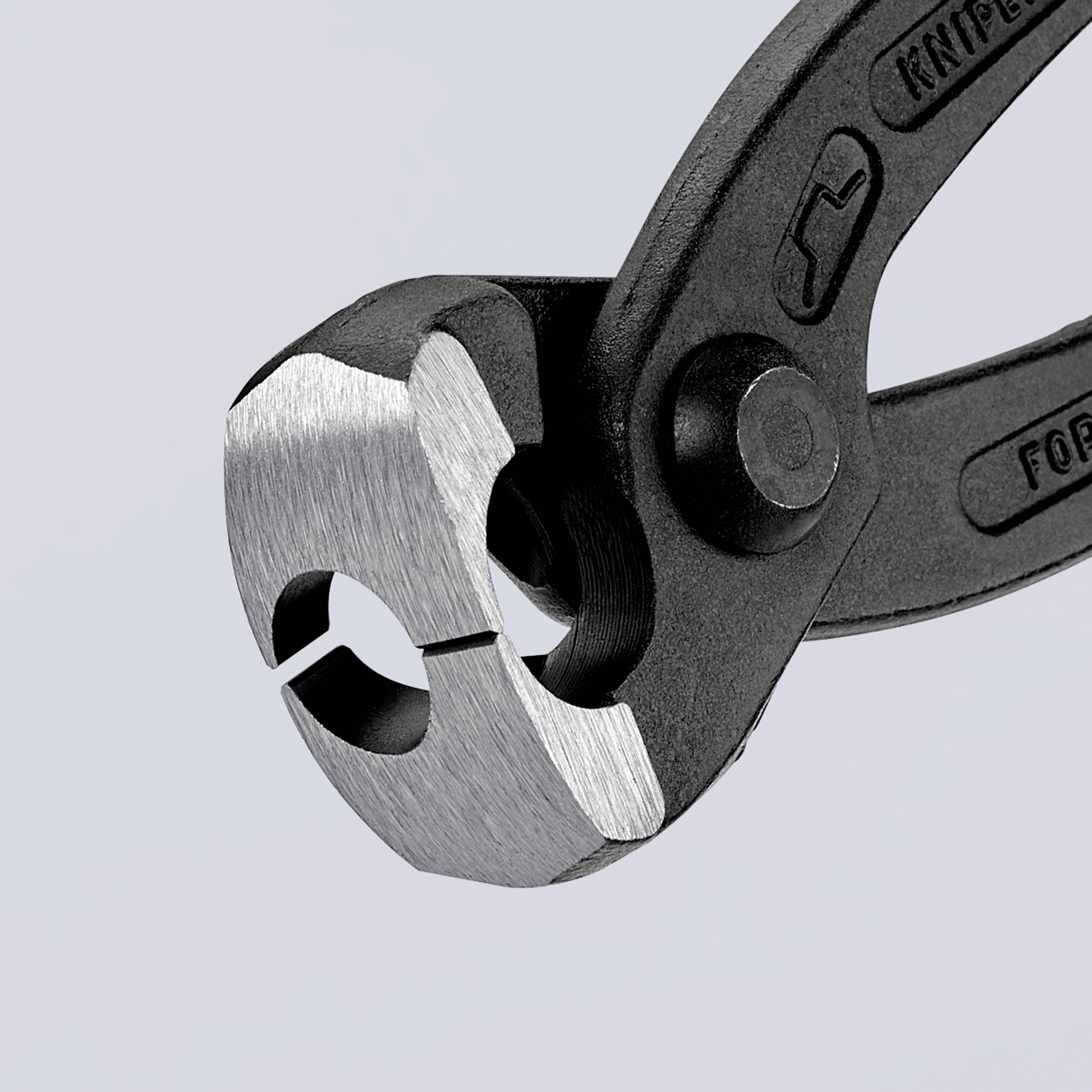 Pince à côté tranchante et incurvée, adaptée pour couper des fils ou des clous. Elle dispose d'une poignée ergonomique pour une meilleure prise en main.