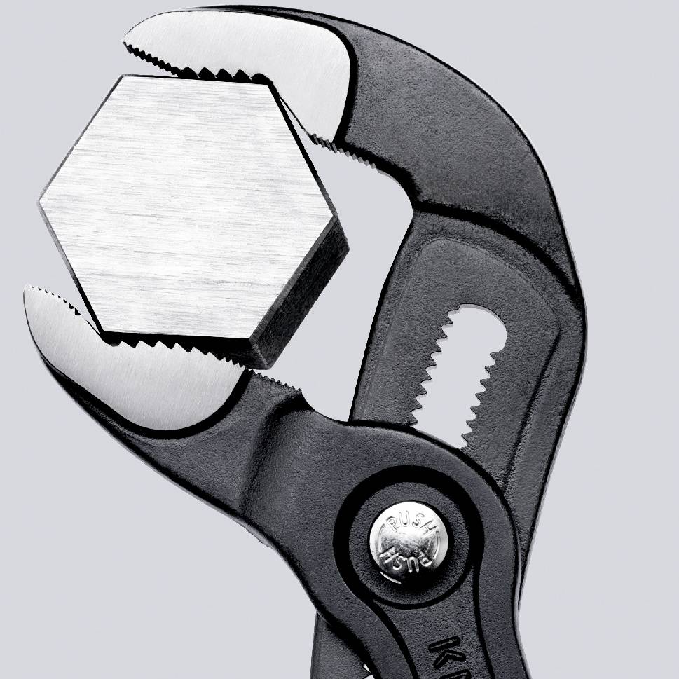 Une pince réglable maintient fermement un écrou hexagonal. La pince porte la marque 'KNIPEX'.