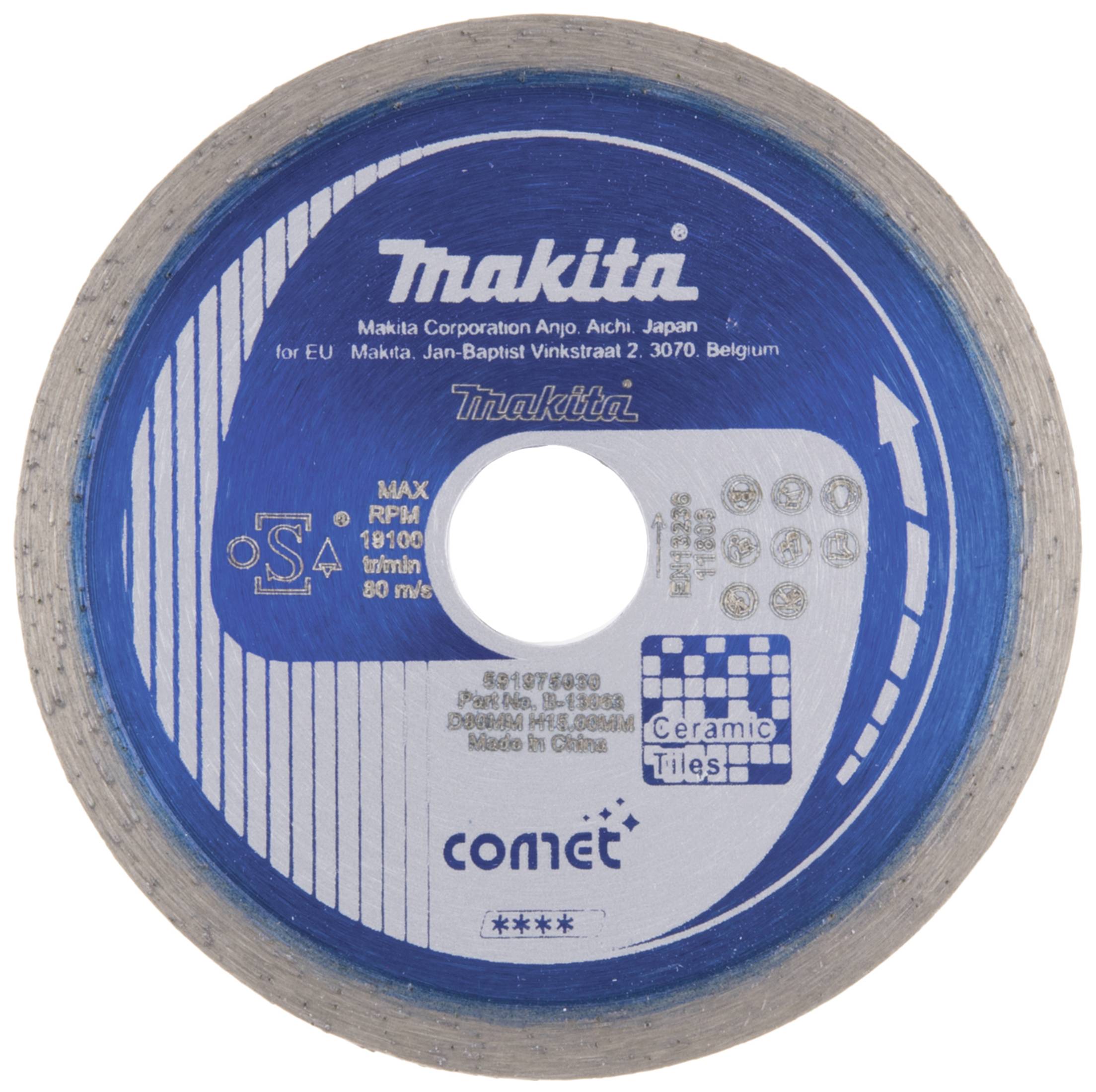 Une lame de scie diamantée bleue de la marque Makita, adaptée pour les carreaux de céramique. Elle a une vitesse de rotation maximale de 18 100 tr/min.