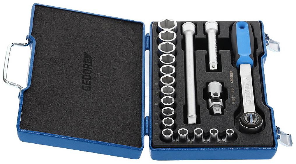 'Un ensemble de clés à molette dans un boîtier métallique bleu montre plusieurs douilles et une clé dynamométrique.'