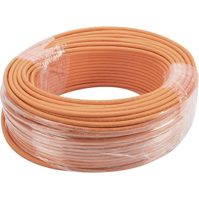 Un rouleau de câble orange, enroulé dans du film plastique transparent.