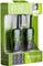 Deux talkies-walkies noirs et verts dans un emballage portant l'inscription 'XT30 Walkie-Talkie PMR446', portée jusqu'à 6 km.