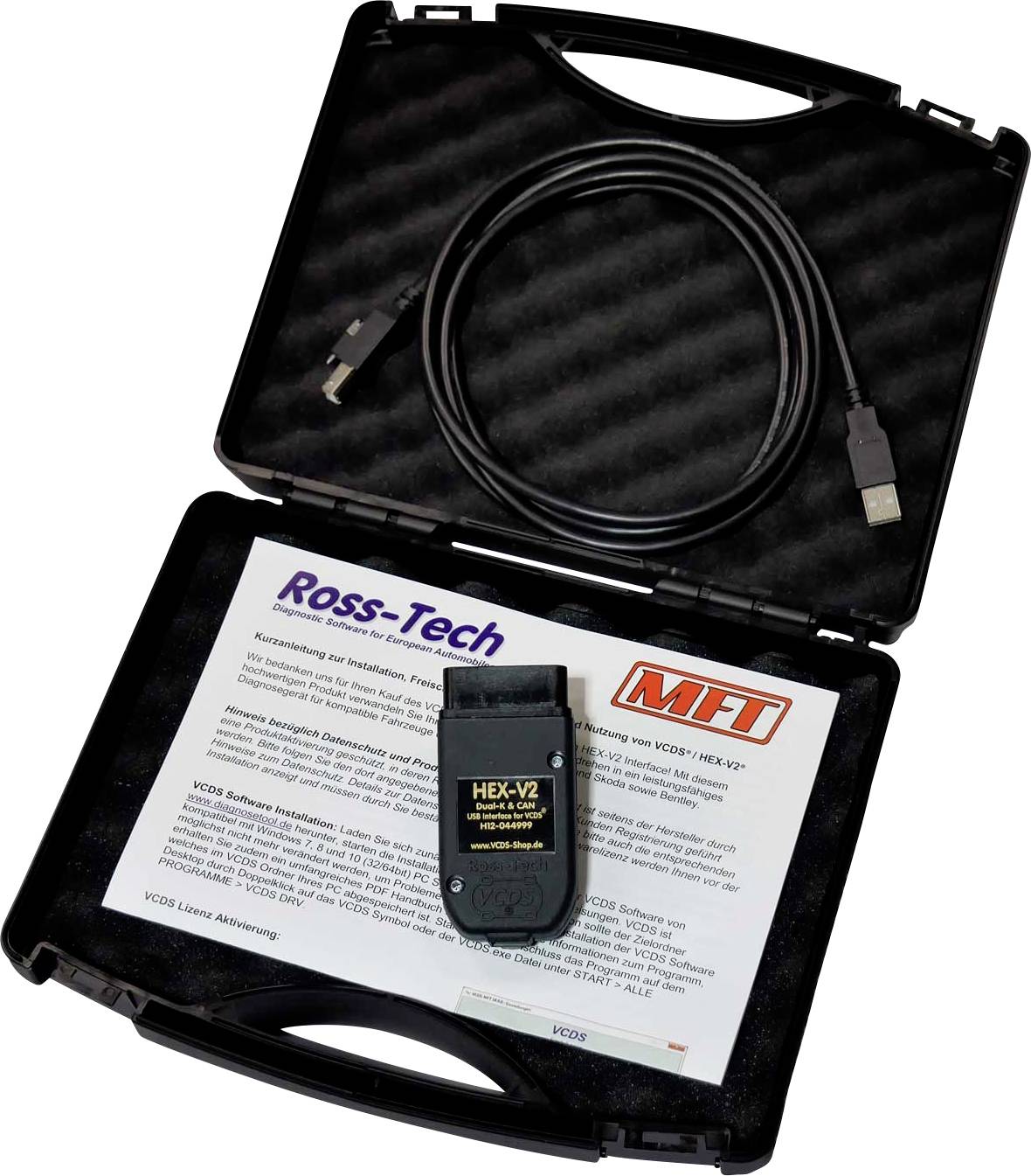 Une valise ouverte contenant un appareil de diagnostic Ross-Tech et un câble USB, utilisé pour le diagnostic automobile.