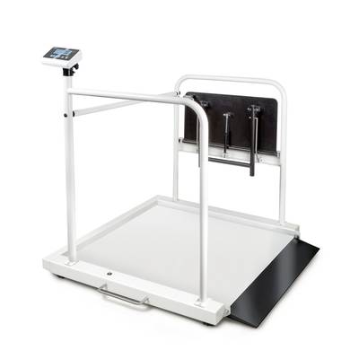 'Balance électronique pour fauteuil roulant avec garde-corps latéraux, plateforme plate et affichage numérique. Adaptée pour un pesage précis dans le domaine médical.'