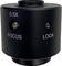 Adaptateur d'objectif de caméra noir portant les inscriptions '0,5X', 'FOCUS' et 'LOCK', destiné à être fixé sur des appareils optiques.