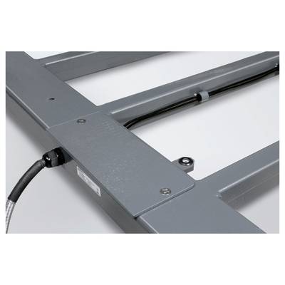 Cadre métallique avec éléments de fixation et connexion de câbles, probablement partie intégrante d'une installation industrielle ou d'un équipement.