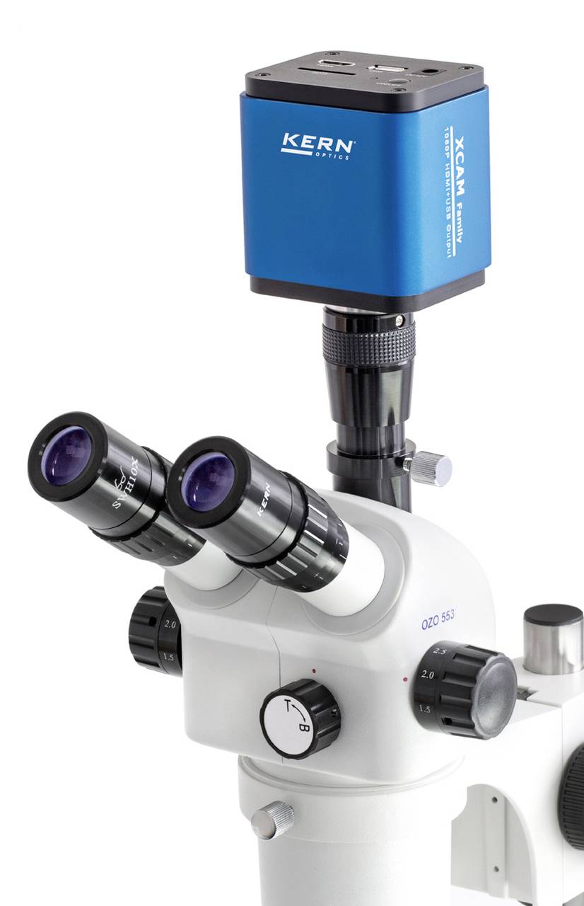 Microscope équipé d'une caméra connectée, deux oculaires visibles, adapté pour des observations et des prises de vue scientifiques précises.