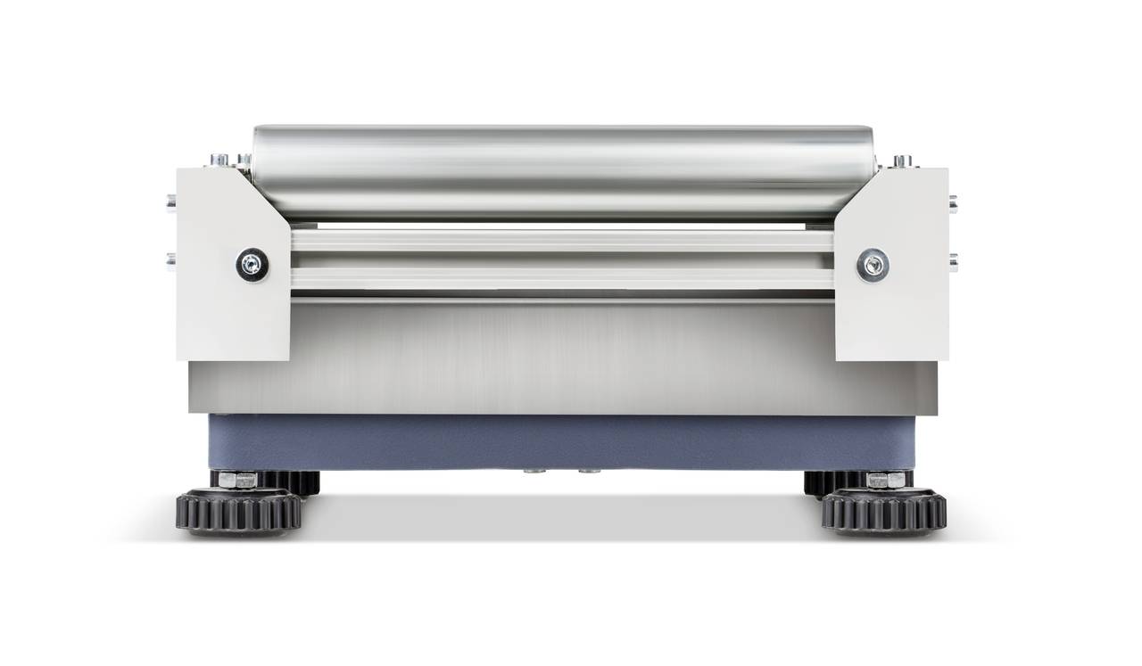 Machine industrielle équipée de deux grands rouleaux et de pieds réglables, utilisée pour le traitement ou la production de matériaux.