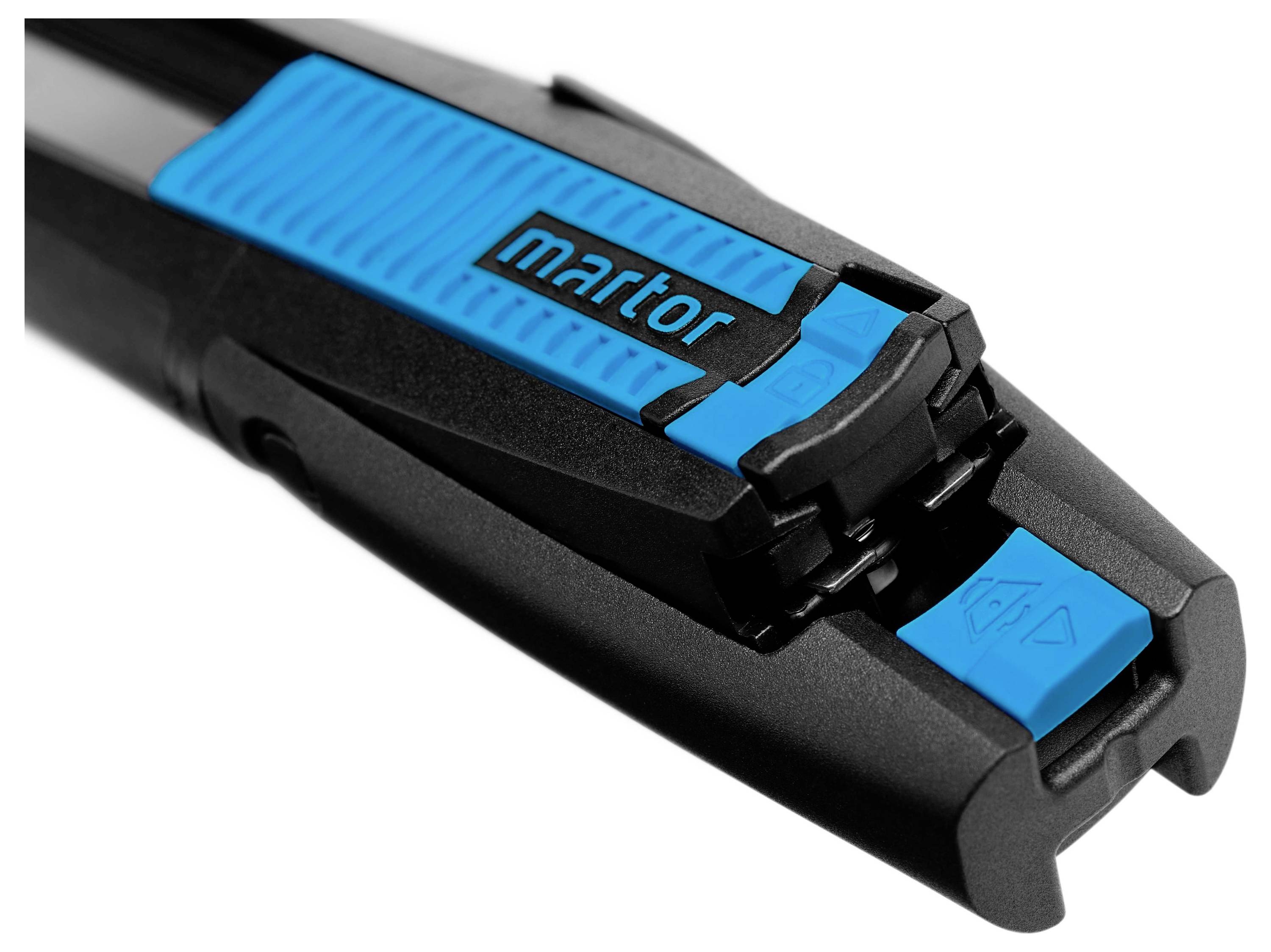 Un couteau de sécurité à boîtier noir et manche bleu de la marque 'Martor', adapté pour une coupe précise.