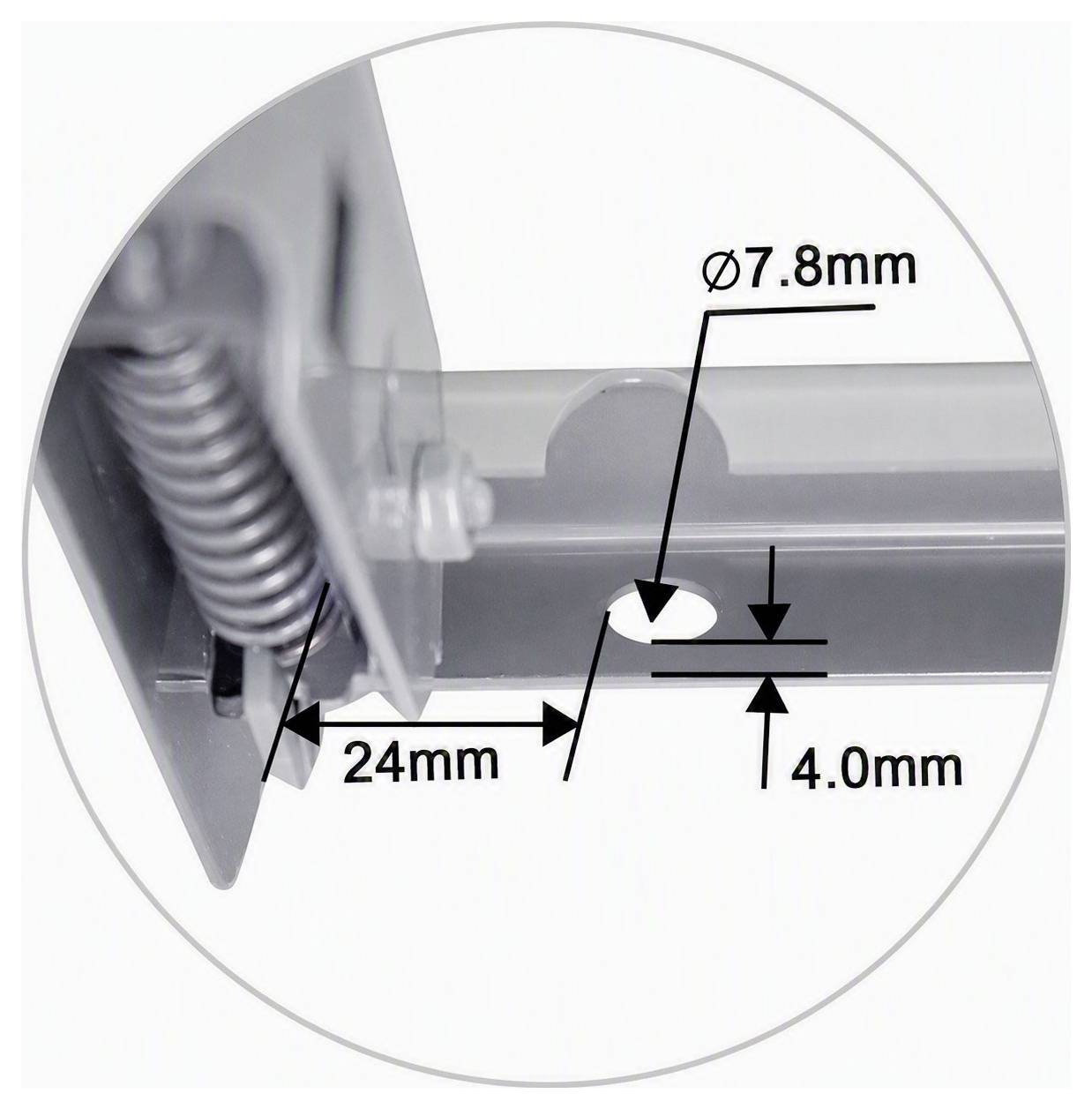 Gros plan d'un mécanisme à ressort métallique avec des appels de cote indiquant un espacement de 24 mm, un diamètre de trou de 7,8 mm et une épaisseur de 4,0 mm.