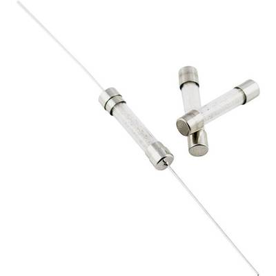 Trois fusibles fins sur un fond blanc, tubes de verre cylindriques avec capuchons métalliques.