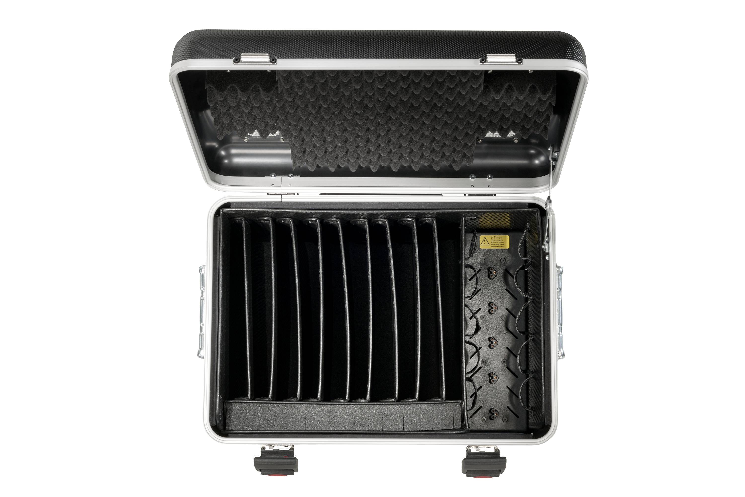 Une valise ouverte avec plusieurs compartiments disposés verticalement, conçue pour le rangement sécurisé d'appareils techniques.