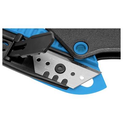 Gros plan d'un cutter bleu avec lame interchangeable, couvercle de protection noir et un bouton pour changer la lame.