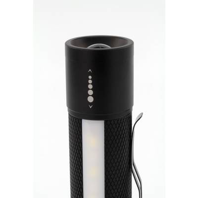 Lampe de poche noir et blanc avec interrupteur saillant et indicateur lumineux, rainurage vertical pour une meilleure prise en main.