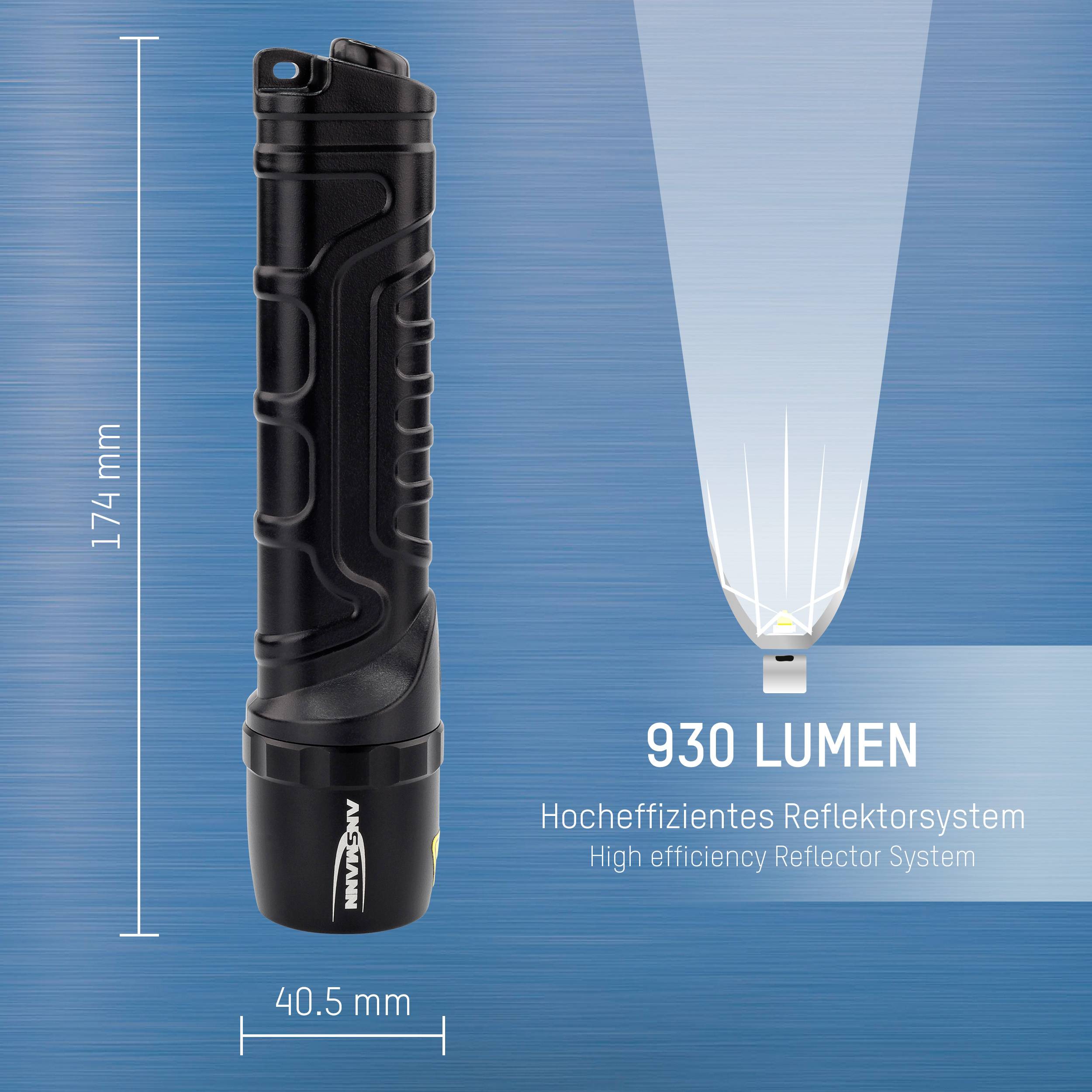Lampe de poche avec un faisceau lumineux produisant 930 lumens. Dimensions indiquées : hauteur 174 mm, diamètre 40,5 mm. Contient un système réflecteur hautement efficace.