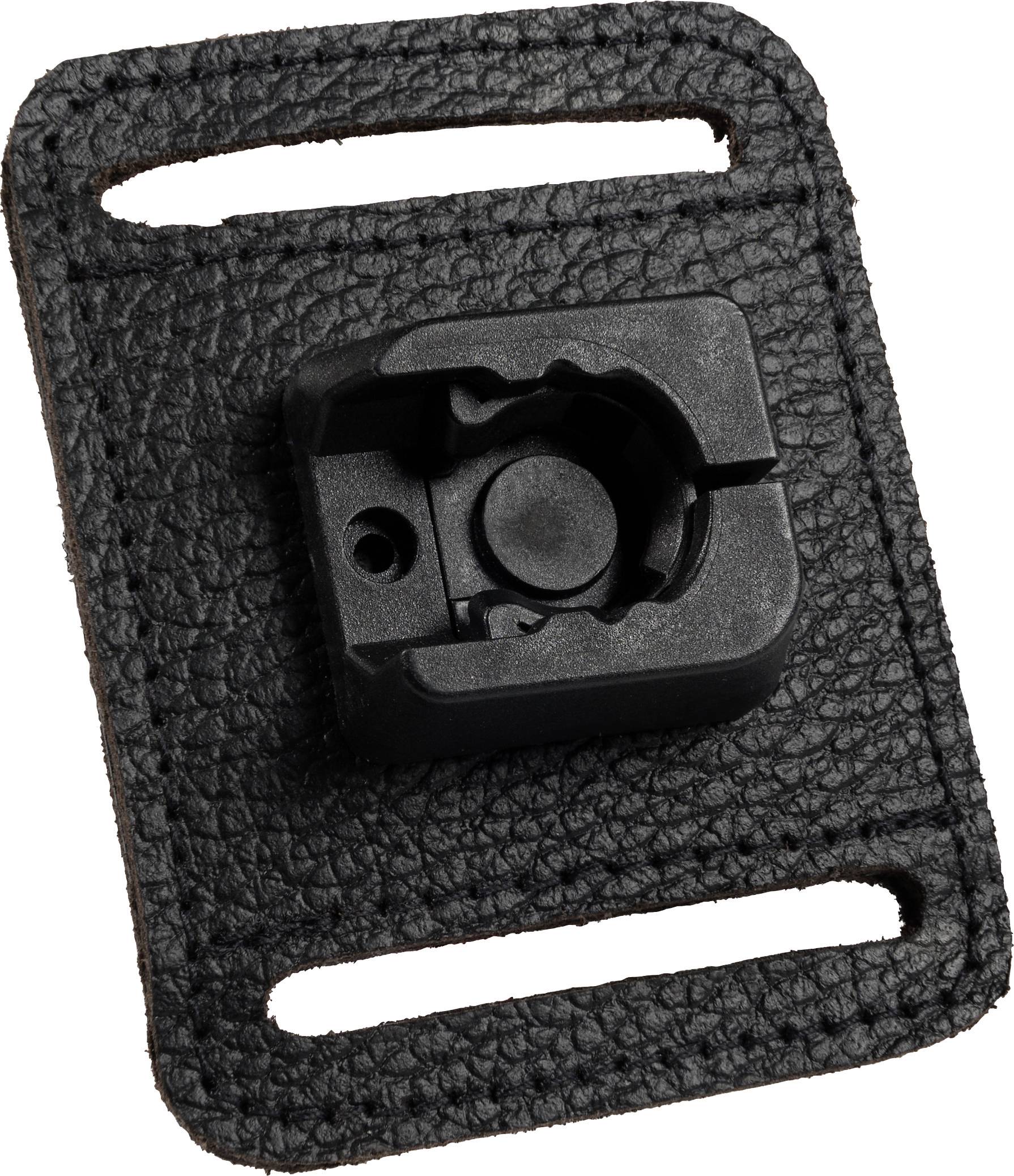Support d'accessoires en plastique noir à surface structurée et fentes pour fixation sur une ceinture.