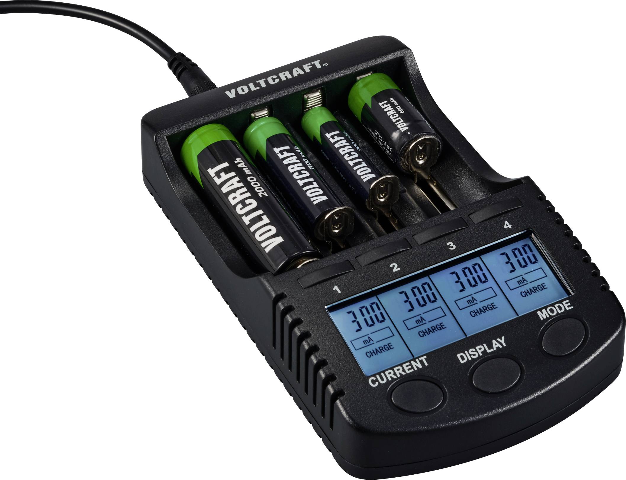 Chargeur avec quatre piles rechargeables AA, qui se chargent numériquement avec un courant de charge de 300 mA.