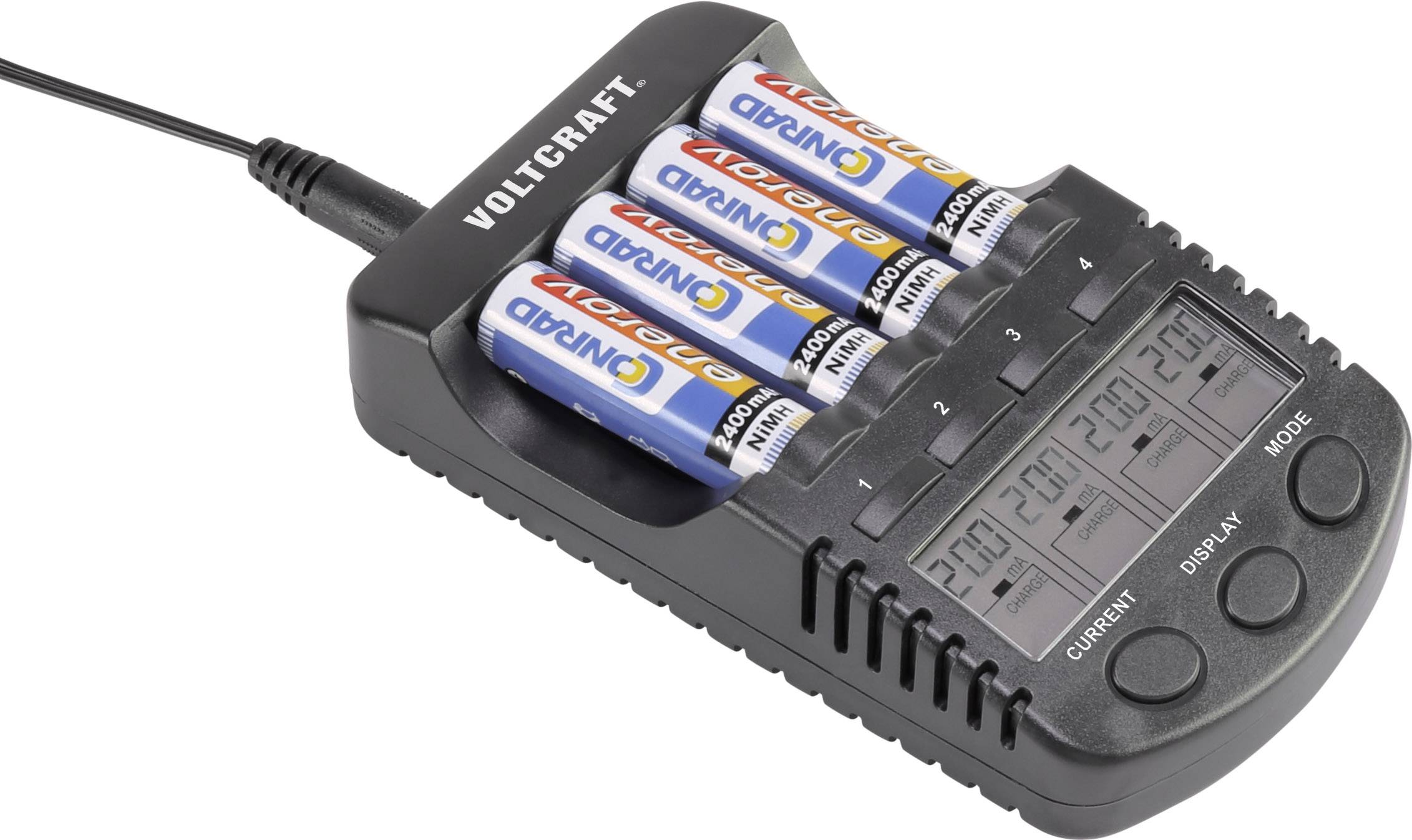 Quatre piles AA dans un chargeur VOLTCRAFT avec affichage de 2,00 V par pile. Les touches indiquent 'Courant', 'Affichage', 'Mode'.