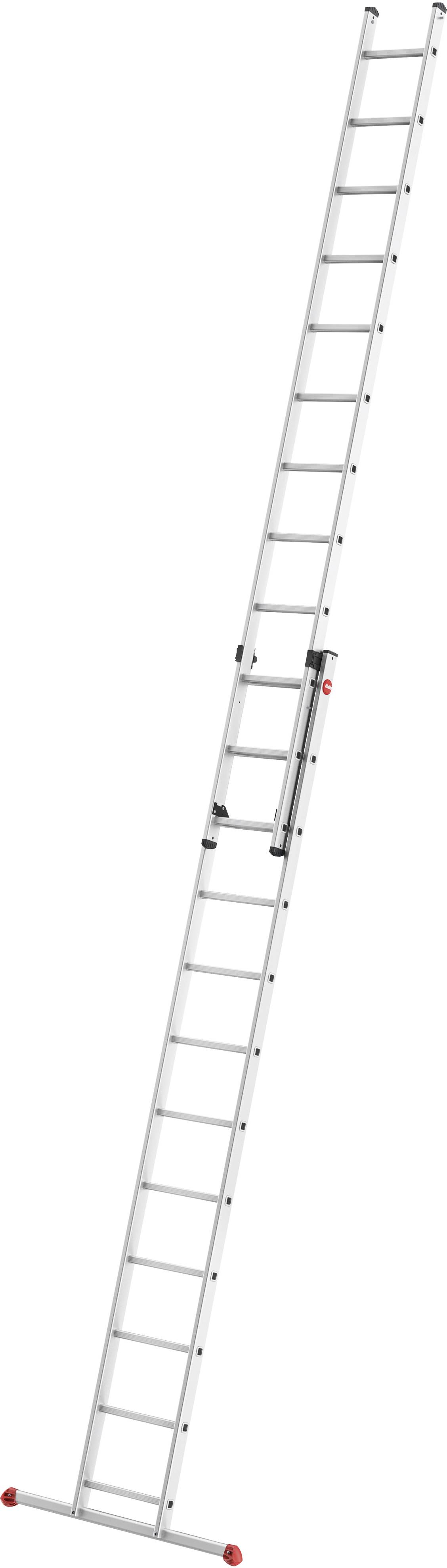 Une longue échelle télescopique en argent avec des embouts rouges, déployée et prête à l'emploi, par exemple pour atteindre des zones en hauteur.