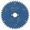 Une lame de scie circulaire bleue ronde avec des dents tranchantes, portant l'inscription « Bosch Expert for Wood ». Fabriqué en Italie.