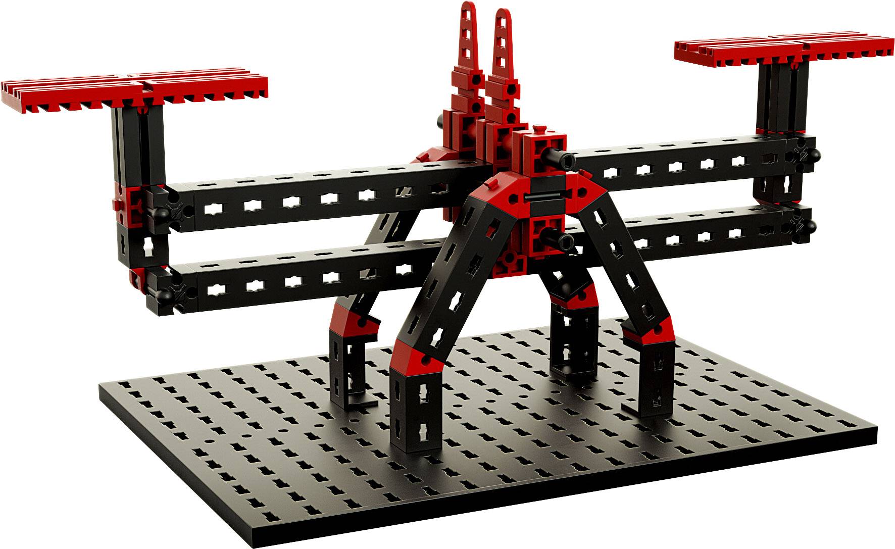 Une structure de construction noire et rouge composée de pièces en plastique sur une plateforme perforée, comprenant deux poutres horizontales.