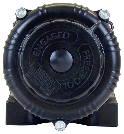 Dispositif noir et rond portant les inscriptions 'ENGAGED' et 'FREE'. Trois vis sont visibles. Composant mécanique et technique.