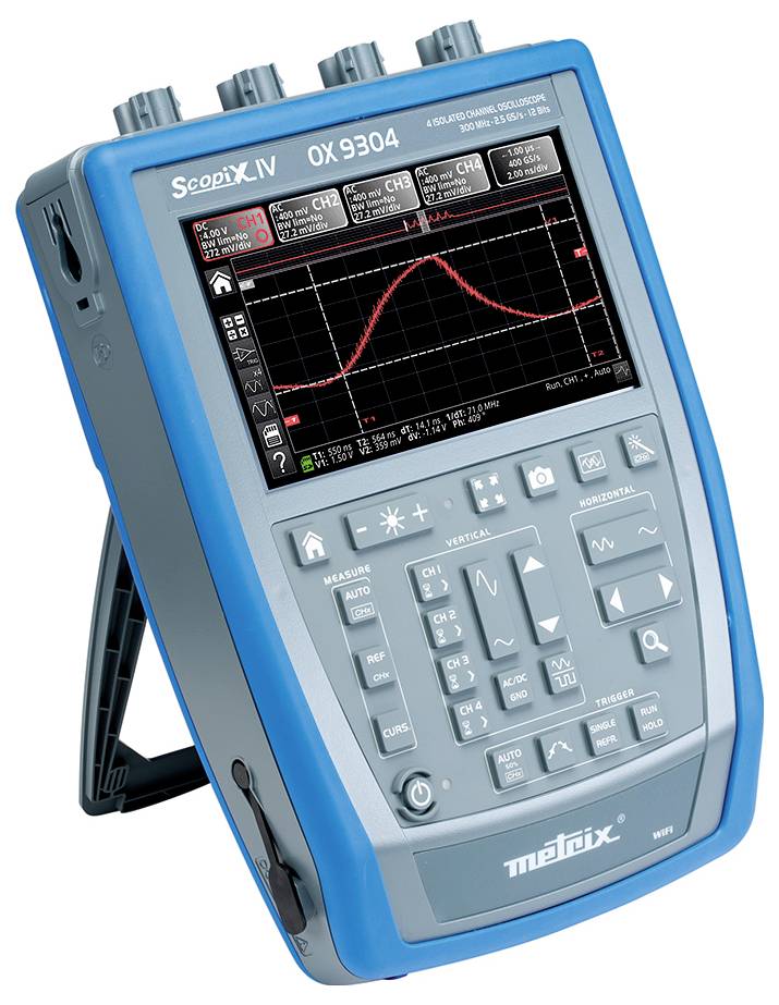 Un oscilloscope portable avec un cadre bleu affiche une courbe sinusoïdale sur son écran. Les touches et les connexions sont visibles.