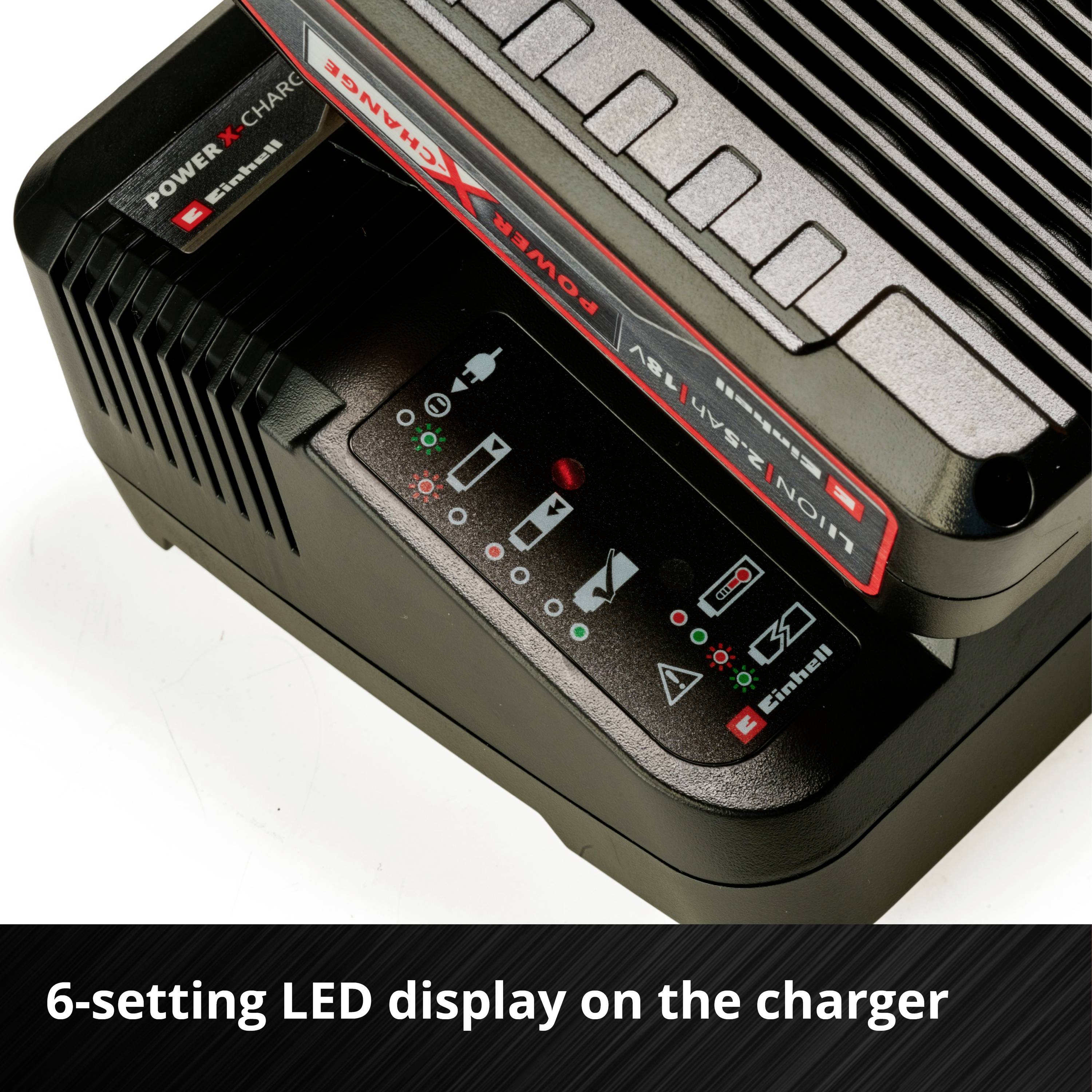 Chargeur doté de six voyants LED indiquant l'état de charge. Nom de marque et numéro de modèle visibles.