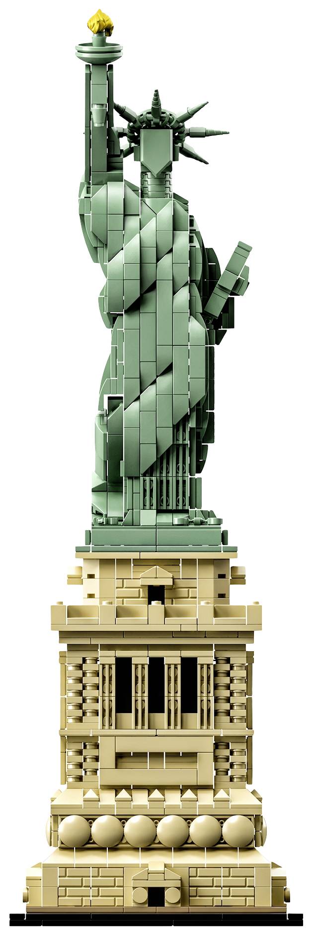 Modèle LEGO de la Statue de la Liberté sur un socle, composé de briques vertes et beiges.