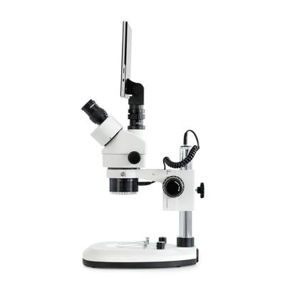 Un microscope de laboratoire blanc avec un affichage numérique, vu de côté. Application principale dans la recherche scientifique et l'analyse.