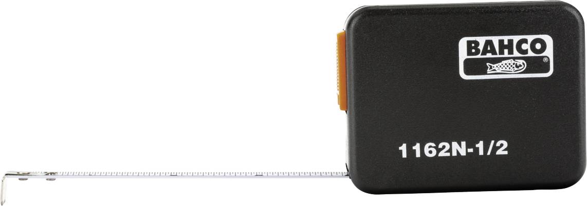 Un ruban à mesurer noir portant l'inscription 'BAHCO 1162N-1/2', partiellement déroulé.