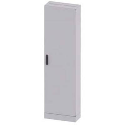 Armoire grise haute avec une poignée sur le côté, debout.