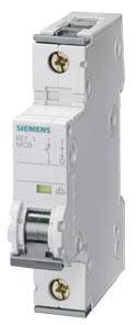 L'image représente un disjoncteur miniature blanc de Siemens avec un voyant vert, utilisé pour la commutation électrique et la sécurité.