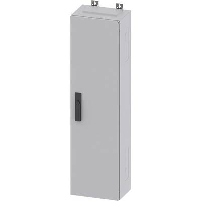 Armoire métallique grise désaffectée avec une poignée noire, de forme rectangulaire, à l'usage indéterminé.