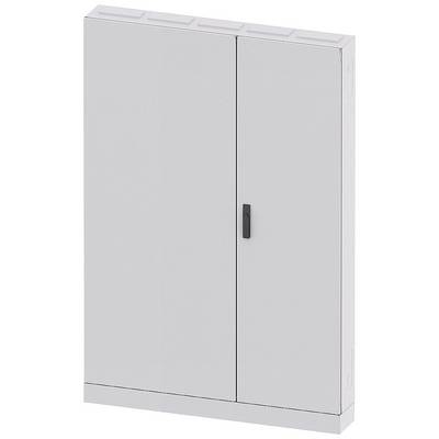 Un armoire métallique grise à deux battants avec une poignée noire, portes fermées.