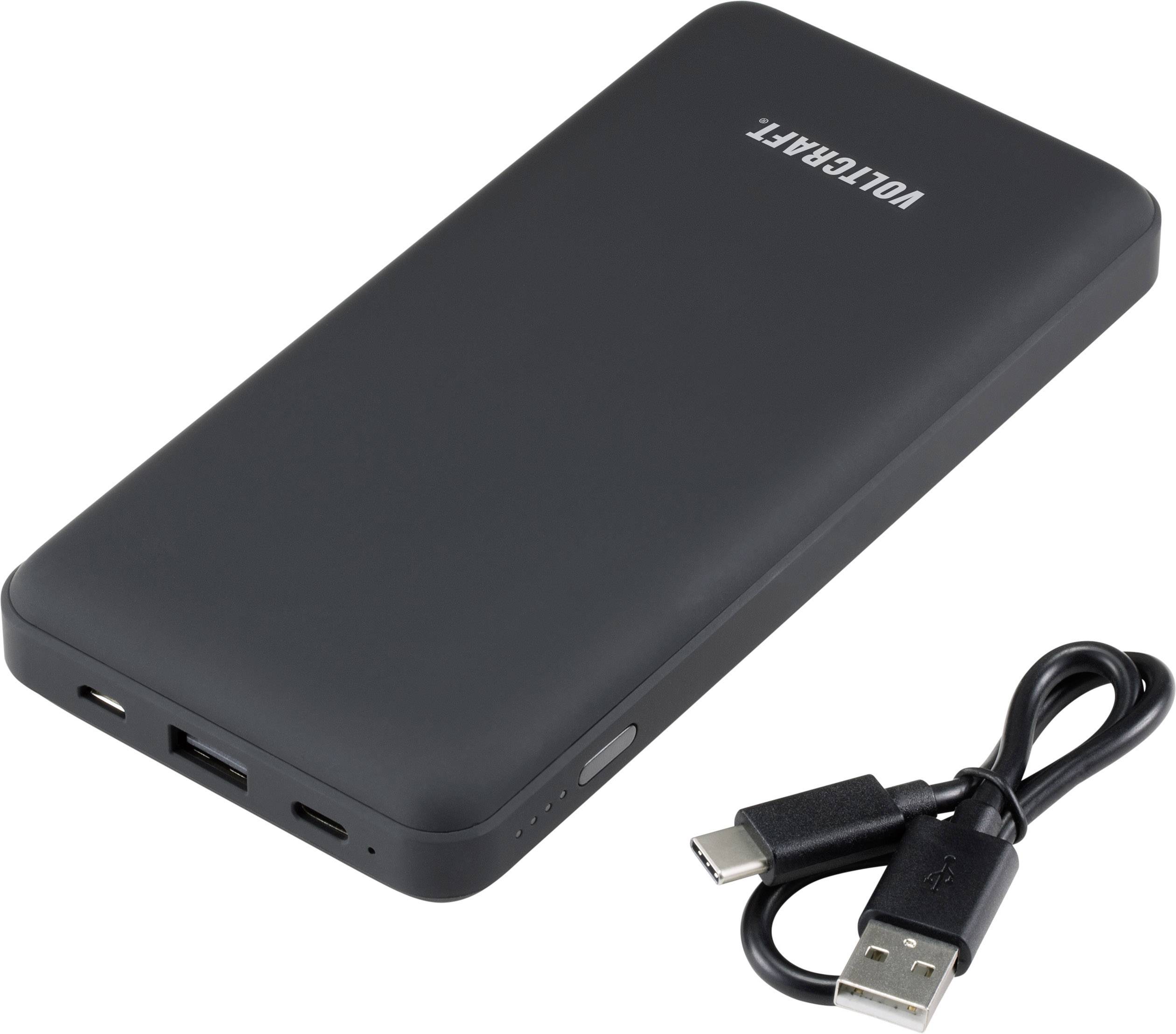 Batterie externe noire avec ports USB et câble USB-C fourni, adaptée pour charger des appareils en déplacement.