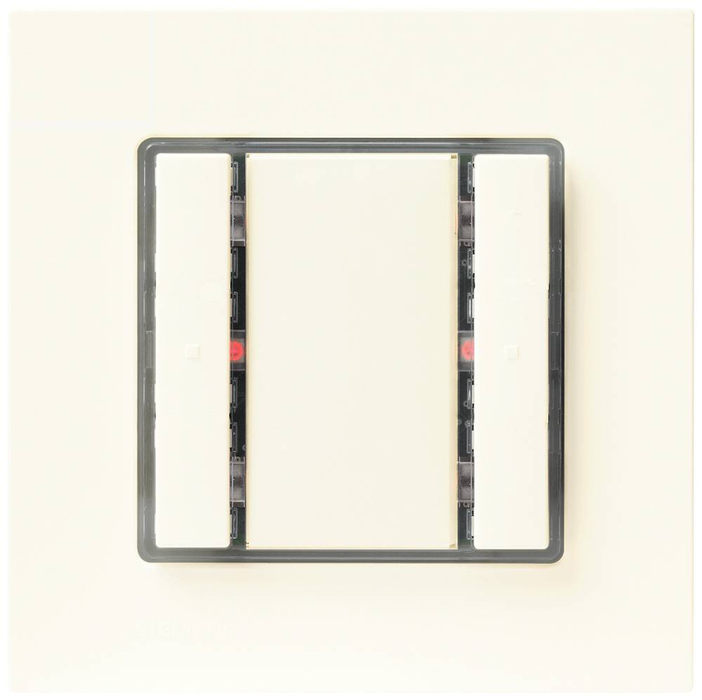 Un interrupteur à trois boutons dans un cadre rectangulaire sur un mur beige.