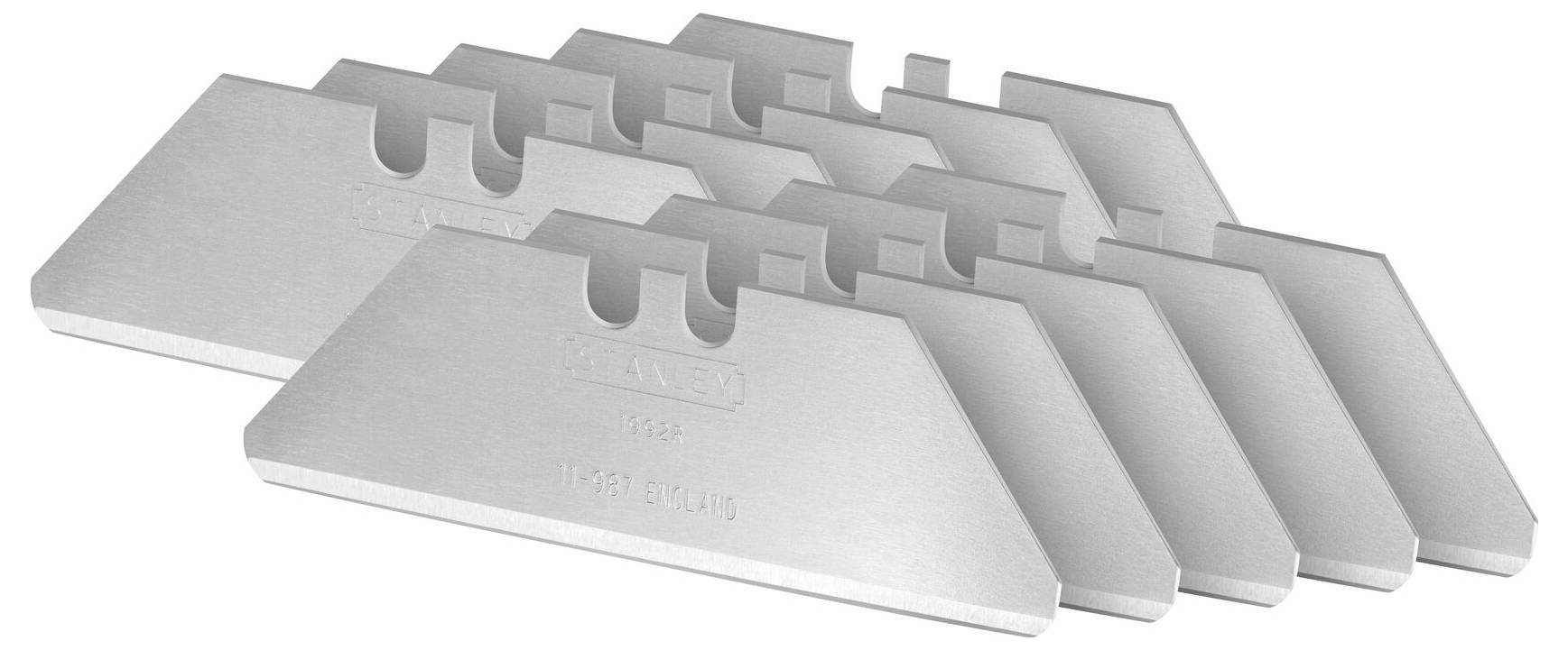 Plusieurs lames de couteau métalliques courbées, empilées. Elles ont un bord trapézoïdal et sont conçues pour être utilisées dans des couteaux à tapis.