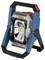 Lampe de chantier portable LED avec support réglable, boîtier bleu et poignée rouge, de Bosch, modèle GLI 18V-2200 C.