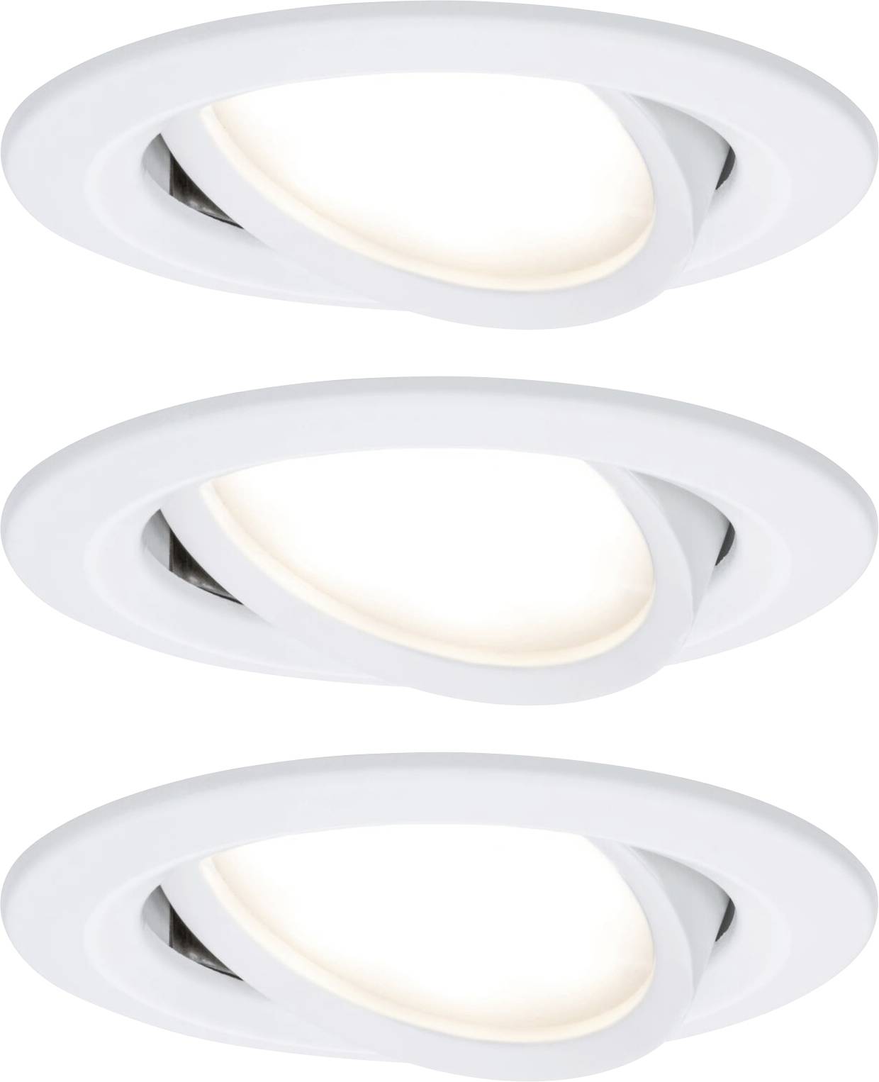 Trois spots encastrables LED blancs et ronds, légèrement inclinés, diffusant une lumière blanche chaude. Adaptés aux espaces intérieurs.