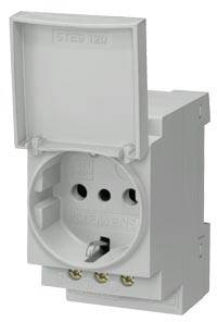 Illustration d'une prise électrique murale ouverte avec un couvercle de protection en haut, montrant trois ouvertures pour les fiches électriques.