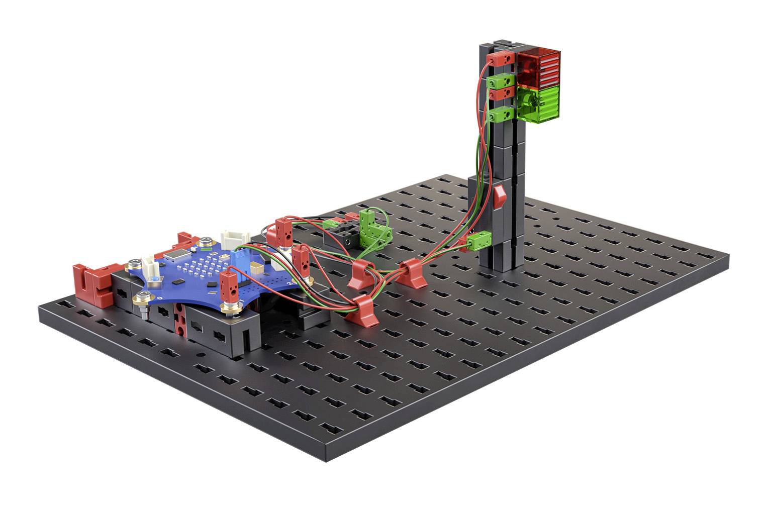 Un tableau noir avec un système d'insertion, sur lequel se trouvent des composants électroniques rouges et verts reliés par des câbles.