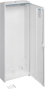 Armoire blanche, vide et droite avec une porte ouverte ; conçue simplement à l'intérieur comme à l'extérieur, avec des détails minimalistes.