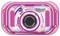 Un appareil photo rose pour enfants avec un grand objectif, décoré de papillons et de cœurs. Modèle 'Kidizoom Touch 5.0' de VTech.