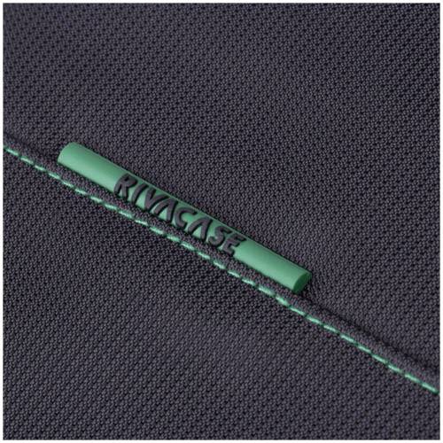 Tissu noir avec un accent vert et l'inscription 'RIVACASE' en lettres surélevées.