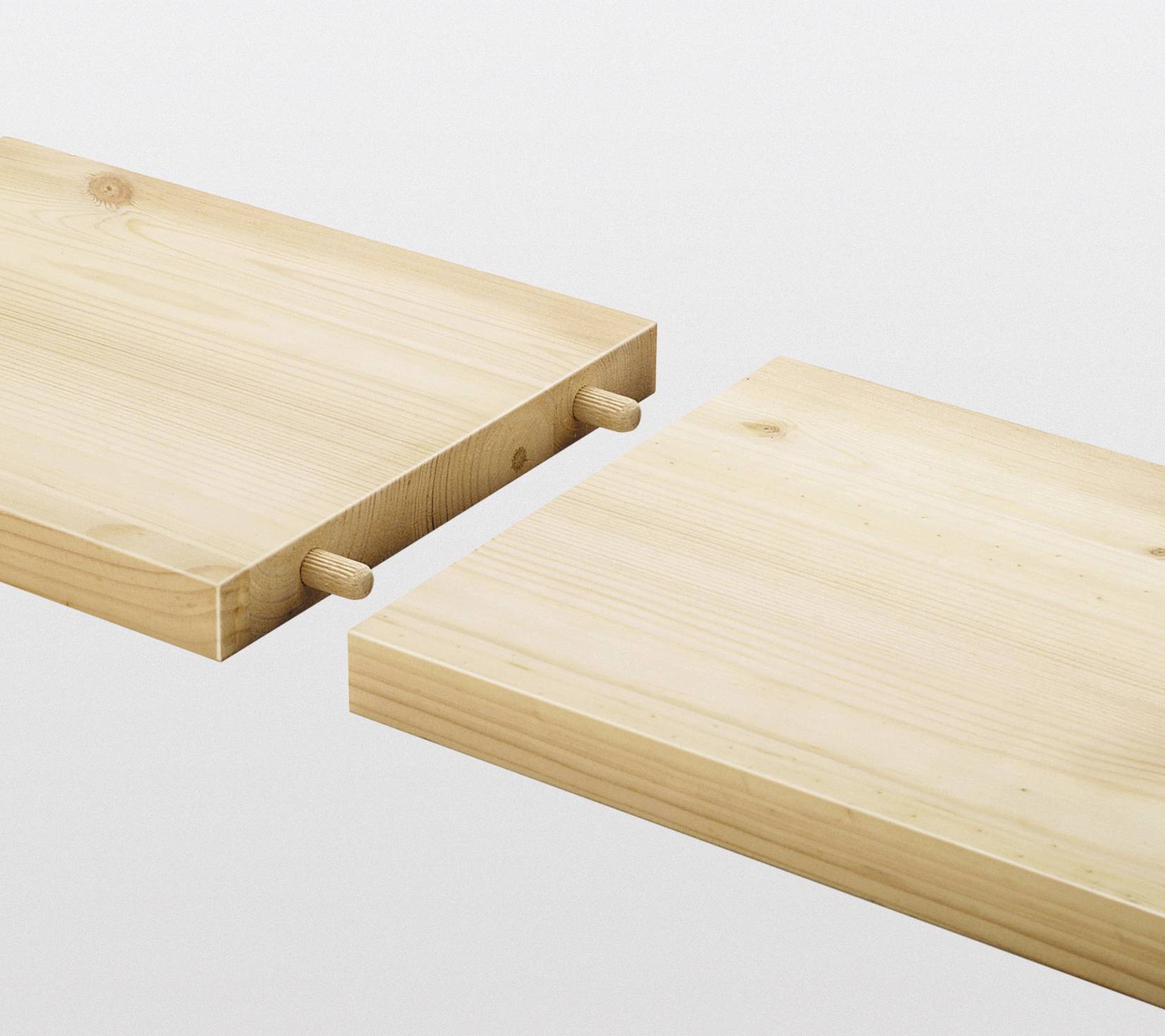 Deux planches de bois reliées par des chevilles. Les chevilles sont fixées et alignées dans une planche pour connecter l'autre planche.
